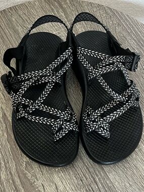 Chaco Women's ZX/2 Black and White Classic Hiking Sandal- Size 5